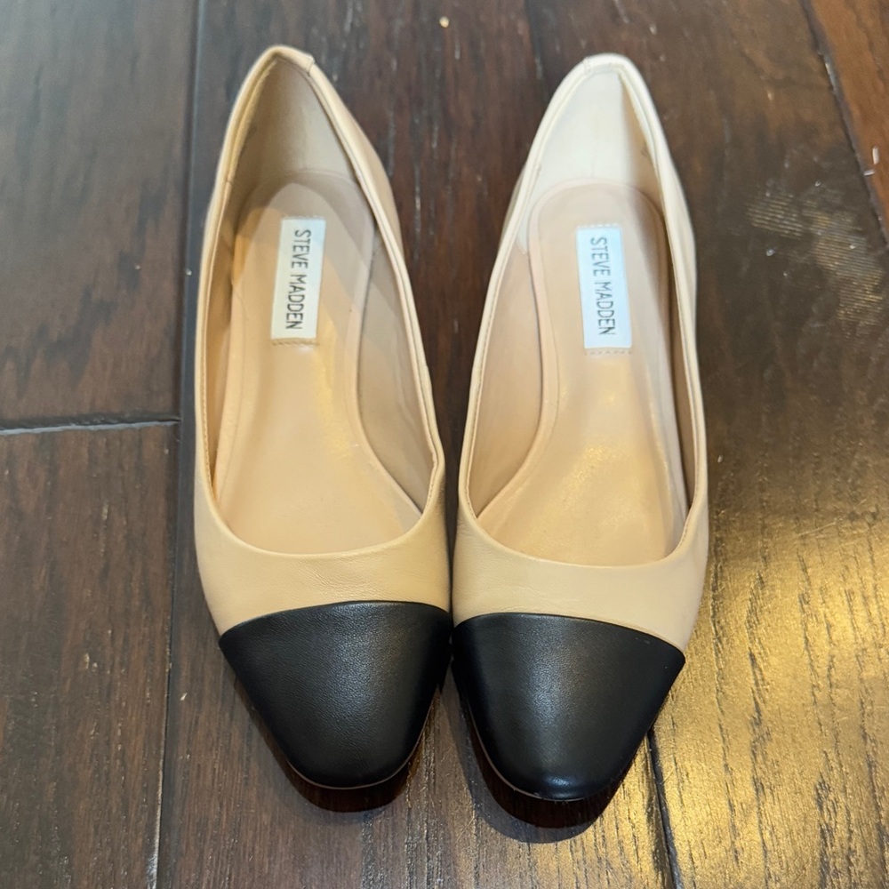 Steve Madden Black and Cream Flats